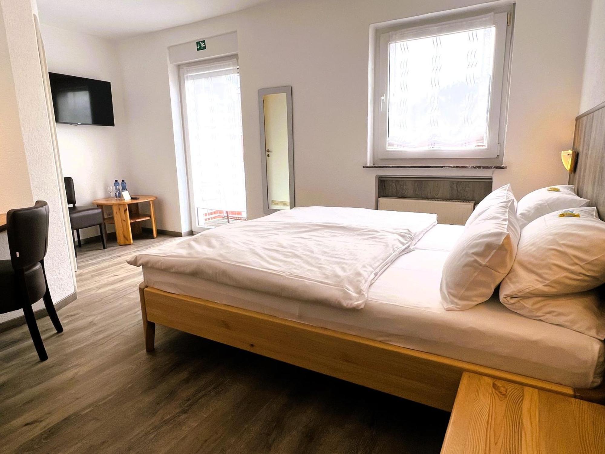 Hotel Orthwein -Kostenfreie Parkplaetze- Cölbe Eksteriør bilde